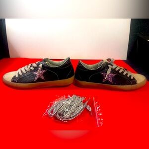 NWT. Shushop Pamela everyday star sneaker. Size 9 wide